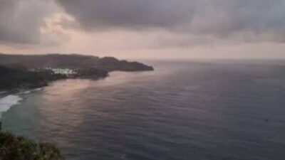 Cuaca Jawa Timur Didominasi Berawan dan Hujan Ringan, Warga Diminta Tetap Waspada