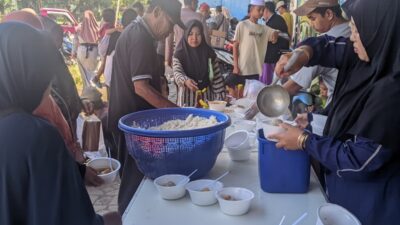 Di Tengah Situasi Global, PAN Probolinggo Pilih Berbagi Lewat Bakso Gratis