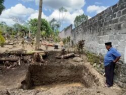 Korban Tewas Kecelakaan Trailer di Probolinggo Dimakamkan Satu Liang Lahat