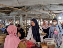 Pedagang Pasar Besuk Sumringah, Dagangan Ludes Saat Kunjungan Dini Rahmania