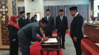 Bupati Probolinggo Lantik Enam Pejabat, Tekankan Integritas ASN dan Kinerja Efektif