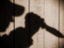Remaja di Probolinggo Ditusuk Pria Misterius saat Tidur di Kamar Kos, Polisi Buru Pelaku
