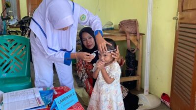 Siswa SMK Kesehatan Sunan Kalijaga Praktik Langsung Layani Warga di Posyandu Blado Wetan
