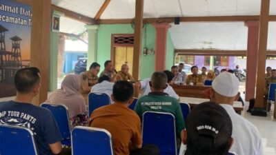 Jalan Rusak Diduga Akibat Tambang, Rapat Warga dan Perusahaan di Tongas Berlangsung Panas
