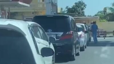 Mobil Mewah Antre Pertalite di SPBU Kraksaan, Konsumsi BBM Subsidi Mulai Naik