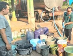 BPBD Probolinggo Salurkan 6.000 Liter Air Bersih untuk Warga Terdampak Gangguan PDAM di Tiris