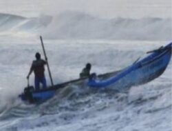 Nelayan Pasuruan Hilang Setelah Perahu Dihantam Ombak di Perairan Kraton