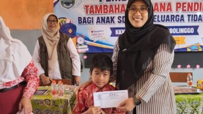 K3S Probolinggo Salurkan Bantuan Sarana Pendidikan bagi Anak Kurang Mampu di Tiris