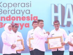Bupati Probolinggo Raih Penghargaan Pembina Andalan Koperasi Jawa Timur