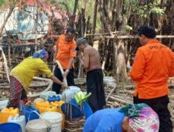 BPBD Probolinggo Salurkan 5.000 Liter Air Bersih ke Warga Terdampak Kekeringan di Tongas