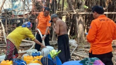 BPBD Probolinggo Salurkan 5.000 Liter Air Bersih ke Warga Terdampak Kekeringan di Tongas