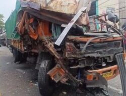 Rem Diduga Blong, Truk Fuso Tabrak Tiga Kendaraan di Pandaan