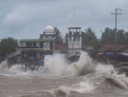 Cuaca Jatim 28 Agustus: Kemarau Mendominasi, Gelombang hingga 4 Meter Mengintai Selatan Jawa