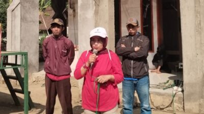SK_Community-Madin Darul Ibad Gelar Jalan Santai, Kades Watupanjang Turut Lepas Peserta