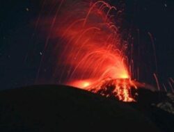 Gunung Ile Lewotolok Meletus 291 Kali dalam Sehari, Lava Baru Mengalir 500 Meter