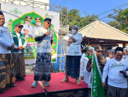 Jalan Sehat Bersarung di Kraksaan, Gus Haris Singgung Peran Santri dalam Kemerdekaan