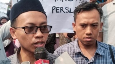 Ratusan Massa Geruduk PN Kraksaan, Desak Eksekusi Tanah Persil 9 Dihentikan