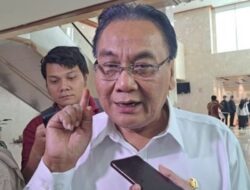 MK Tolak Gugatan Syarat Pendidikan Gibran, Bambang Pacul: Santai Saja