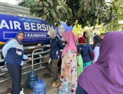 Feri Gita Rahayu Salurkan 60 Ribu Liter Air Bersih untuk Warga Probolinggo
