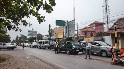 Sopir Travel dan Penjaga Palang Berkelahi di Jembatan Pajarakan, Diduga Dipicu Permintaan Uang